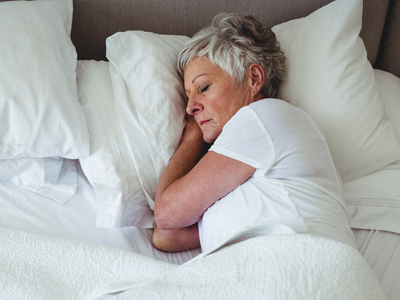 Escolha a posição ideal para dormir para cuidar da coluna.